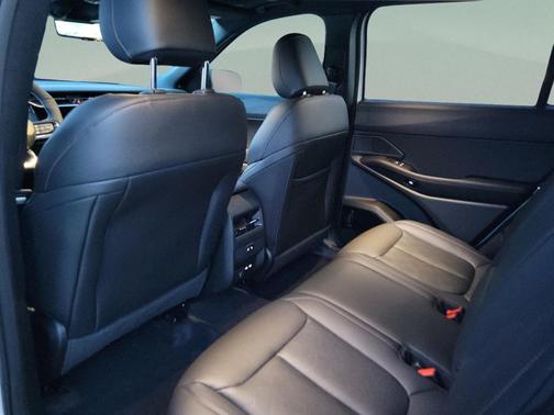 Bright White Clearcoat 2026 Jeep Cherokee Overland