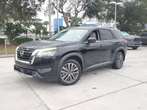 2022 Nissan Pathfinder SL 2WD