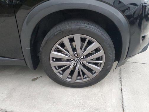 2022 Nissan Pathfinder SL 2WD