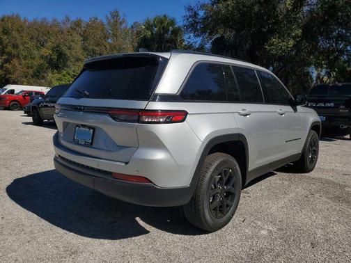 2026 Jeep Grand Cherokee Altitude