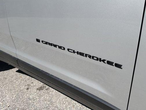 2026 Jeep Grand Cherokee Altitude