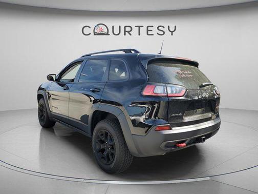 Diamond Black Crystal Pearlcoat 2022 Jeep Cherokee Trailhawk