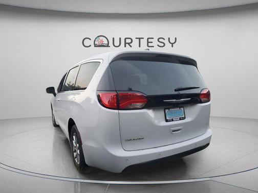 2026 Chrysler Voyager LX