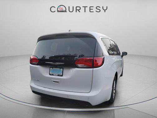 2026 Chrysler Voyager LX