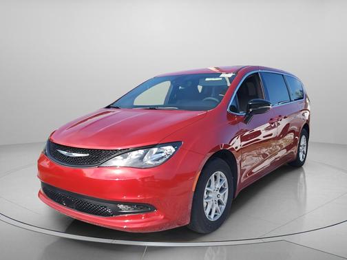 Red Hot Pearlcoat 2026 Chrysler Voyager LX