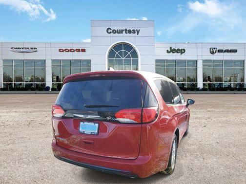 2026 Chrysler Voyager LX