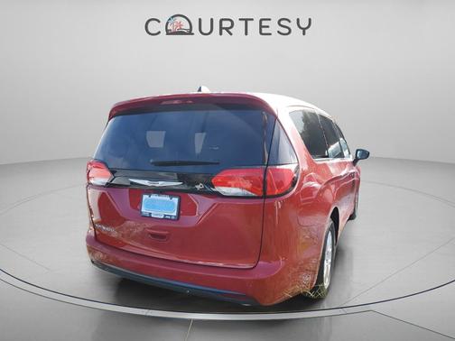 Red Hot Pearlcoat 2026 Chrysler Voyager LX