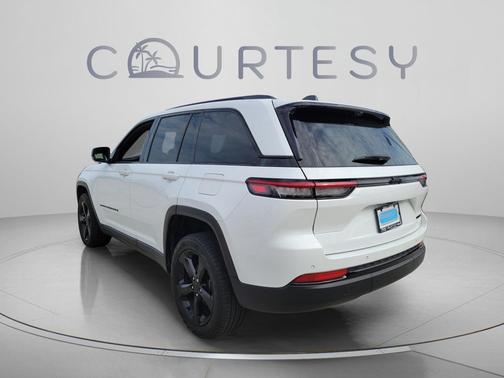 Bright White Clearcoat 2023 Jeep Grand Cherokee Limited