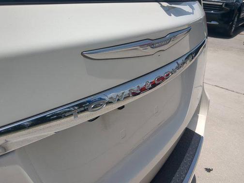 2012 Chrysler Town & Country Limited