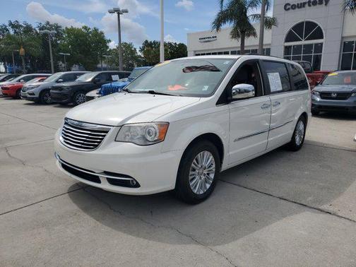 2012 Chrysler Town & Country Limited