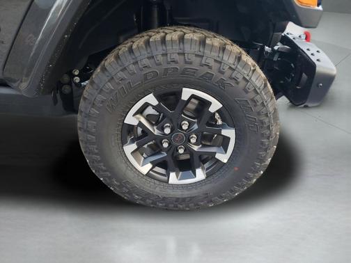 Granite Crystal Metallic Clearcoat 2026 Jeep Gladiator Rubicon