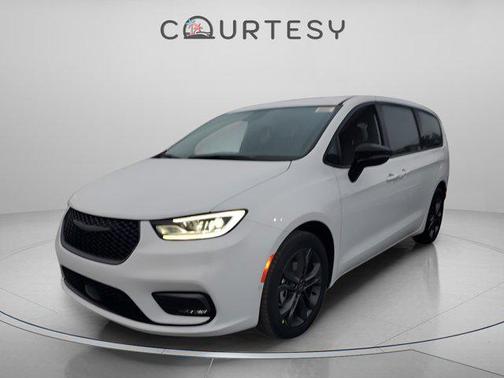 2026 Chrysler Pacifica L