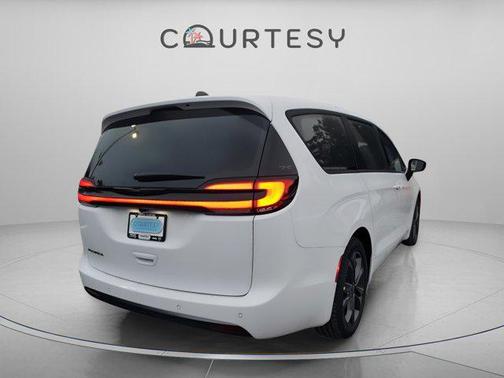 2026 Chrysler Pacifica L