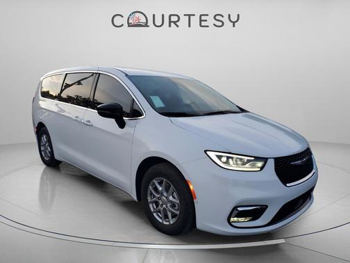Bright White Clearcoat 2026 Chrysler Pacifica L