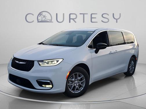 Bright White Clearcoat 2026 Chrysler Pacifica L