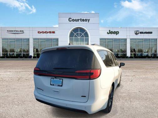 2026 Chrysler Pacifica L