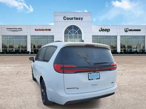 2026 Chrysler Pacifica L