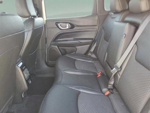 Bright White Clearcoat 2025 Jeep Compass Latitude