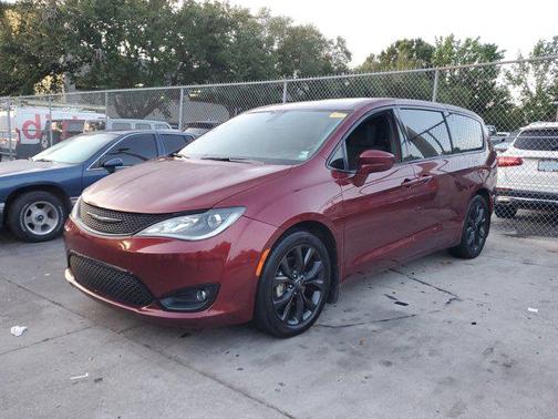 Velvet Red Pearlcoat 2020 Chrysler Pacifica Touring