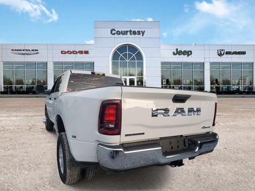 2025 RAM 3500 Big Horn Crew Cab 4x4 8' Box