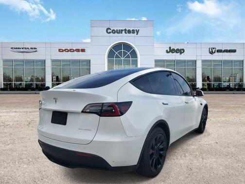 2022 Tesla Model Y Long Range Dual Motor All-Wheel Drive