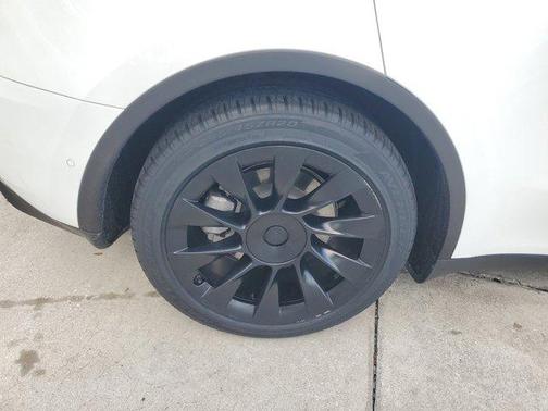 2022 Tesla Model Y Long Range Dual Motor All-Wheel Drive