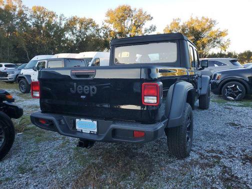2026 Jeep Gladiator Sport