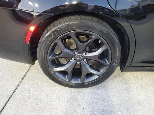 2022 Chrysler 300 S