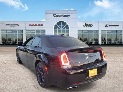 2022 Chrysler 300 S