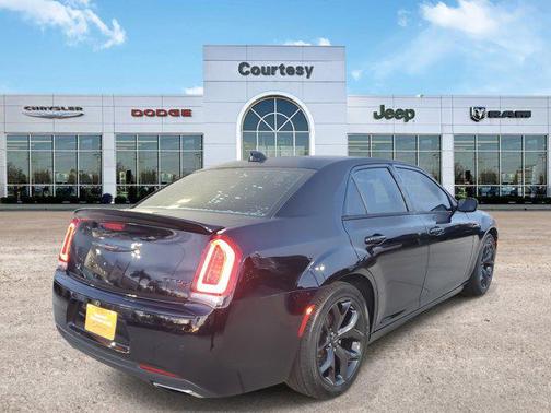 2022 Chrysler 300 S