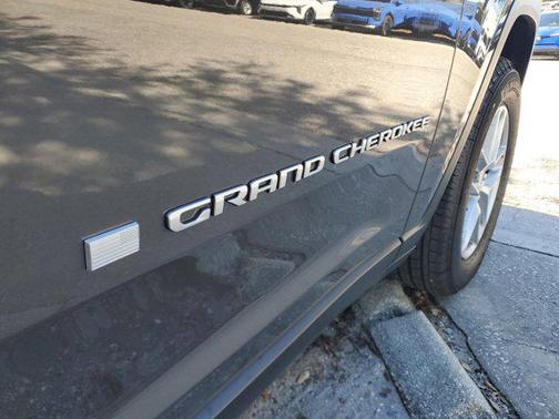 2025 Jeep Grand Cherokee Laredo