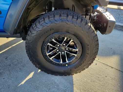 Hydro Blue Pearlcoat 2026 Jeep Wrangler 4-Door Moab 392 4x4