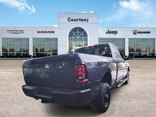 2025 RAM 2500 Tradesman Crew Cab 4x4 6'4' Box