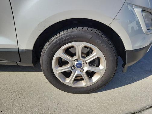 White Platinum Clearcoat Metallic 2018 Ford EcoSport SE