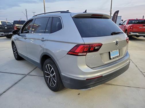 Silver Metallic 2021 Volkswagen Tiguan 2.0T SE