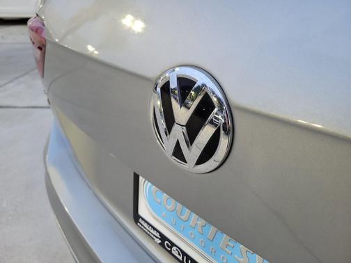 Silver Metallic 2021 Volkswagen Tiguan 2.0T SE
