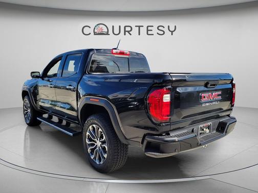Onyx Black 2024 GMC Canyon Denali
