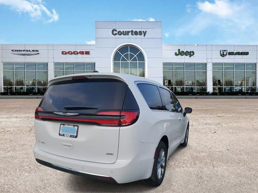 2025 Chrysler Pacifica L