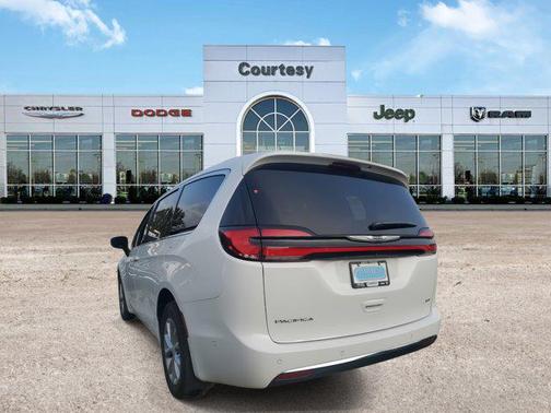 2025 Chrysler Pacifica L