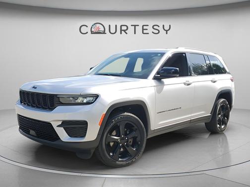 Silver Zynith 2024 Jeep Grand Cherokee Altitude
