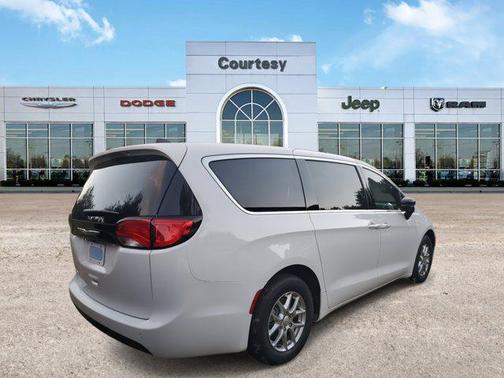 2026 Chrysler Voyager LX