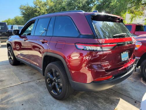 Velvet Red Pearlcoat 2025 Jeep Grand Cherokee Altitude