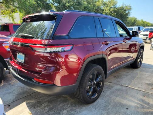 Velvet Red Pearlcoat 2025 Jeep Grand Cherokee Altitude