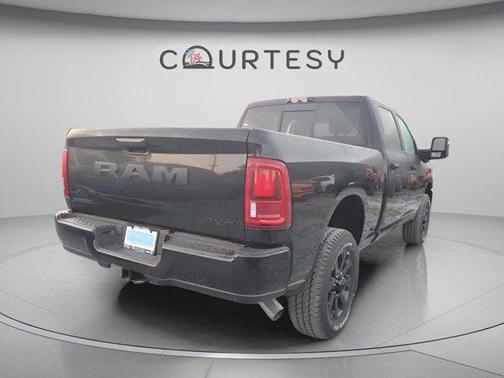 Diamond Black Crystal Pearlcoat 2026 RAM 2500 Big Horn Crew Cab 4x4 6'4' Box
