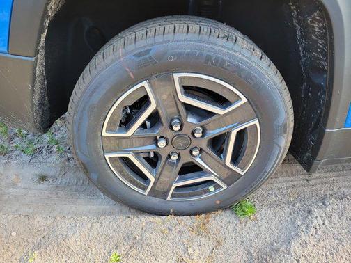 Hydro Blue Pearlcoat 2026 Jeep Cherokee Laredo