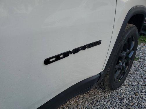 Bright White Clearcoat 2025 Jeep Compass Latitude