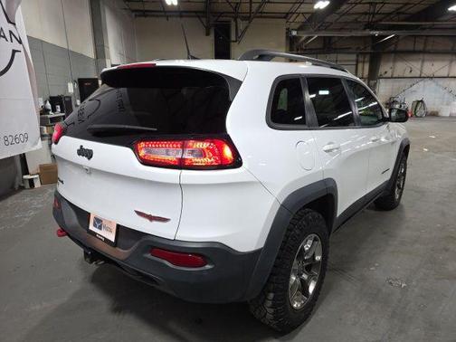Bright White 2018 Jeep Cherokee Trailhawk