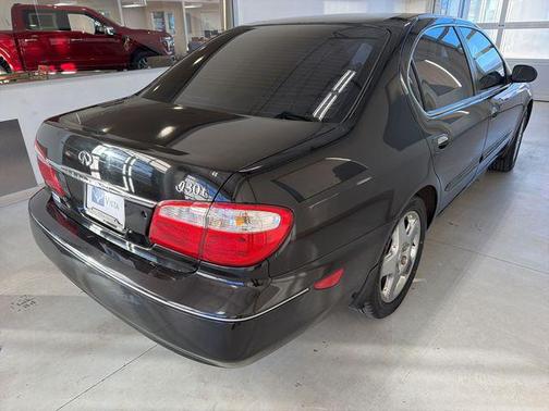 Black Obsidian 2000 INFINITI I30