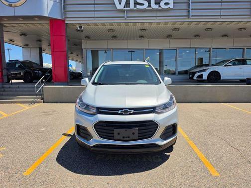 Silver Ice Metallic 2022 Chevrolet Trax LT