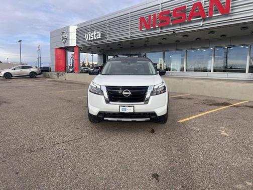 2025 Nissan Pathfinder Platinum 4WD